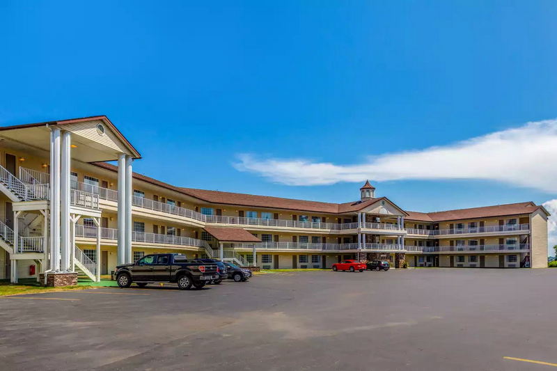 Quality Inn Lakefront (Heritage Inn Motel) - From Choice Motels Website (newer photo)